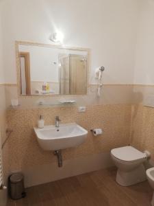 A bathroom at Il lago del Mugello B&B