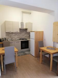 A kitchen or kitchenette at Il lago del Mugello B&B