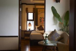 Ein Sitzbereich in der Unterkunft Salad Buri Resort- SHA Extra Plus