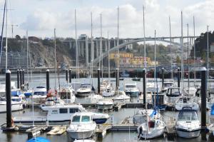 a bunch of boats docked in a harbor at Pôr do Sol in Vila Nova de Gaia