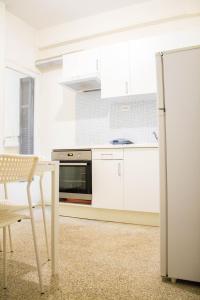 Kuchyň nebo kuchyňský kout v ubytování Aristotelous Square Apartment