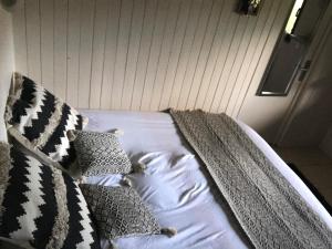 Postel nebo postele na pokoji v ubytování Appartement Sevrier terrasse et jardin