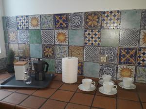 Zestaw do parzenia kawy i herbaty w obiekcie Cristinas Palace