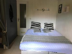 Postel nebo postele na pokoji v ubytování Appartement Sevrier terrasse et jardin