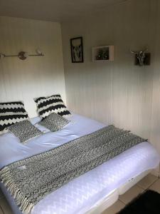 Postel nebo postele na pokoji v ubytování Appartement Sevrier terrasse et jardin