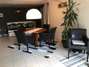 Posezení v ubytování Appartement Sevrier terrasse et jardin