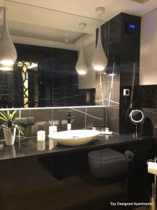 Ванна кімната в Top Designed Apartments