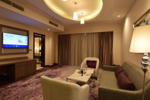 TV a/nebo společenská místnost v ubytování Paradise Elite Hotel Al-Tahlia Jeddah