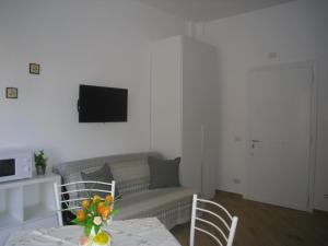 Sjónvarps- og/eða afþreyingartæki á Lovely Little Apartment in Via Aurelia