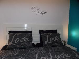 A bed or beds in a room at Bon Bini Lagun Curacao