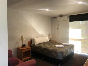 Säng eller sängar i ett rum på Rubicon Hotel Motel