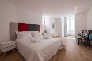 Giường trong phòng chung tại Santo António House - Exclusive Apartment