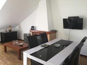 a living room with a table and a tv at Belen Center Riverview in Lisbon