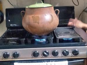 a pot sitting on top of a stove at Casa Blanca Tu Casa in Santa Ana