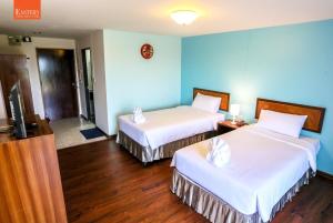 Postel nebo postele na pokoji v ubytování Wiangwalee Hotel