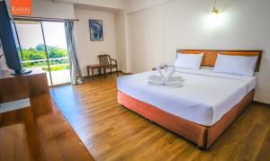 Postel nebo postele na pokoji v ubytování Wiangwalee Hotel