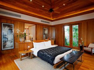 Ένα ή περισσότερα κρεβάτια σε δωμάτιο στο Villa Nandana by Elite Havens +46 φωτογραφίες
