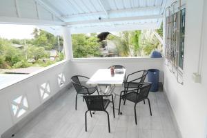 En balkong eller terrasse på Nawee GuestHouse Sairee