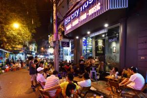 En restaurant eller et andet spisested på Hanoi Marriotte Hotel
