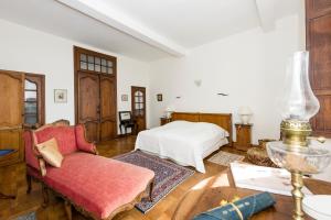 Ένα ή περισσότερα κρεβάτια σε δωμάτιο στο Château d’Orion