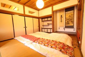 富士河口湖町にあるフジ サクラ ハウスの部屋にベッドがある寝室 +51枚の写真