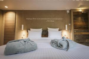 Postel nebo postele na pokoji v ubytování Auberge au Boeuf