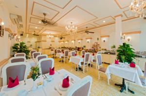 A restaurant or other place to eat at Hoi An Garden Palace & Spa