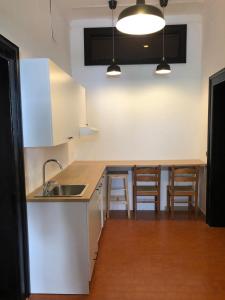 Brand New Apartment in Sulmona tesisinde mutfak veya mini mutfak