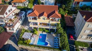 Bazén v ubytování Apartments Kasalo nebo v jeho okolí