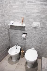 A bathroom at Trastevere Dream House