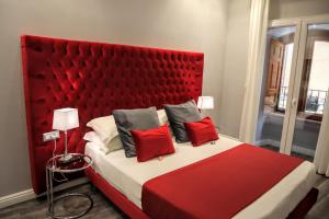 Postel nebo postele na pokoji v ubytování MILLINA SUITES IN NAVONA