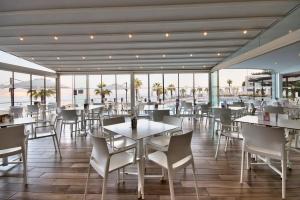 Reštaurácia alebo iné gastronomické zariadenie v ubytovaní DoubleTree by Hilton Malta