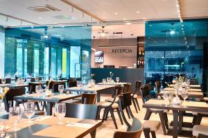 Reštaurácia alebo iné gastronomické zariadenie v ubytovaní Focus Hotel Poznań