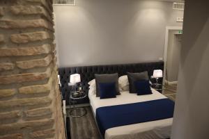 Postel nebo postele na pokoji v ubytování MILLINA SUITES IN NAVONA