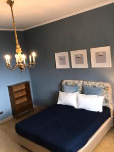 Letto o letti in una camera di Casa Carolina Posillipo