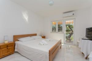 Postel nebo postele na pokoji v ubytování Ratak House