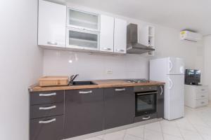 Kuchyňa alebo kuchynka v ubytovaní Ratak House