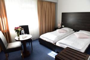 Postel nebo postele na pokoji v ubytování Hotel Töss