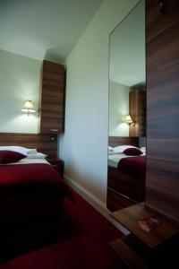 מיטה או מיטות בחדר ב-Hotel Luka's
