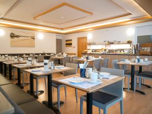 Restauracja lub miejsce do jedzenia w obiekcie Hotel am See Rust