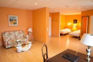 a living room with a couch and a table at Hotel Stadtresidenz in Hildesheim