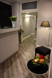 TV a/nebo společenská místnost v ubytování MILLINA SUITES IN NAVONA