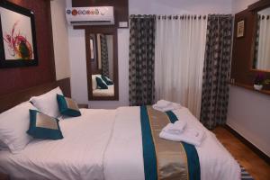 Una cama o camas en una habitación de Square Suite