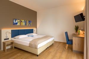 Łóżko lub łóżka w pokoju w obiekcie Hotel am See Rust