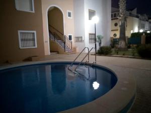 Bazén v ubytovaní Apartament Naranja con piscina urb El Paraiso alebo v jeho blízkosti