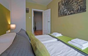 Posteľ alebo postele v izbe v ubytovaní IRS ROYAL APARTMENTS Apartamenty IRS Brabank