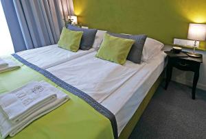 Posteľ alebo postele v izbe v ubytovaní IRS ROYAL APARTMENTS Apartamenty IRS Brabank