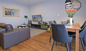 Posedenie v ubytovaní IRS ROYAL APARTMENTS Apartamenty IRS Brabank