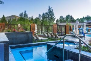 Bazén v ubytování Delightful Atelier Getaway nebo v jeho okolí