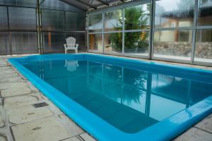 a swimming pool in a house with a house at Complejo Las Calandrias in Sierra de la Ventana